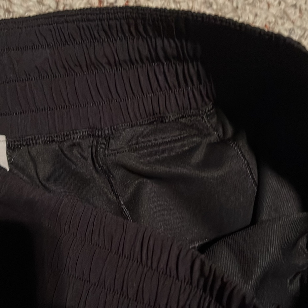 Lululemon Shake It Out High-Rise Running Short 2.5” - Picture 5 of 6